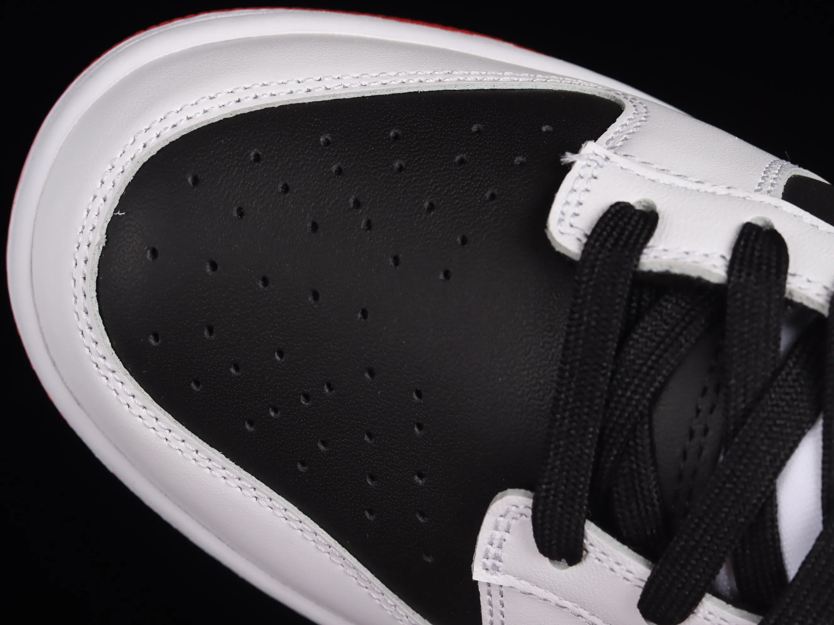All categories Nk SB Dunk series Nk SB Dunk Low low-top sneakers C version Nk Dunk Low white, black and red color matching SB low-top sports and leisure sneakers FD9762-061